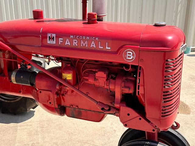 Image of Farmall B equipment image 1