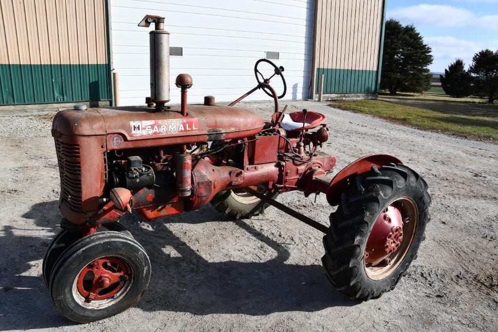 Main image Farmall B