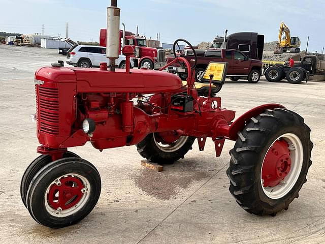 Image of Farmall B equipment image 3