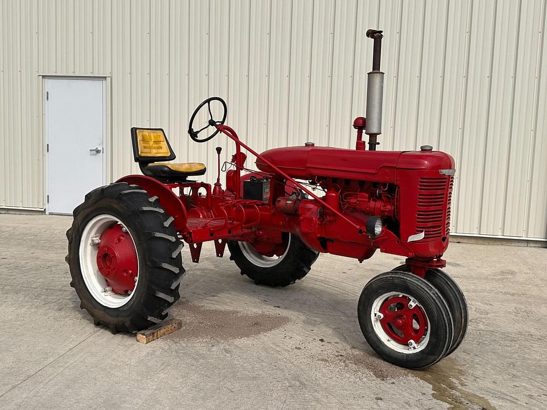 Image of Farmall B Primary image