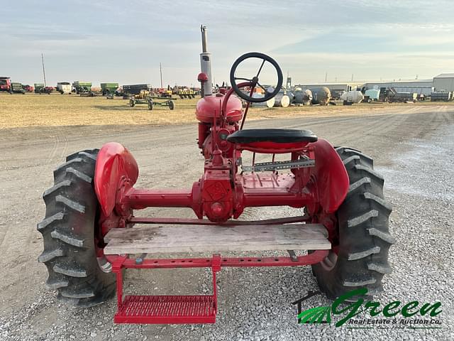 Image of Farmall B equipment image 3