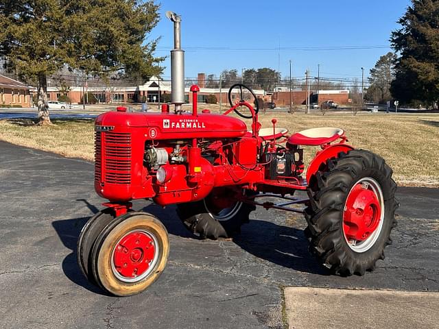 Image of Farmall B equipment image 1