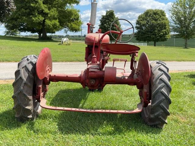 Image of Farmall B equipment image 3