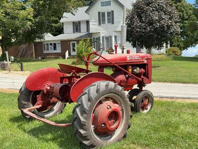 Image of Farmall B equipment image 2