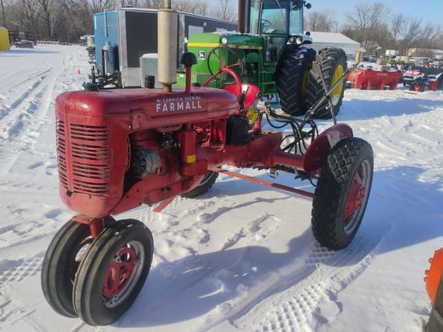 Image of Farmall B equipment image 2