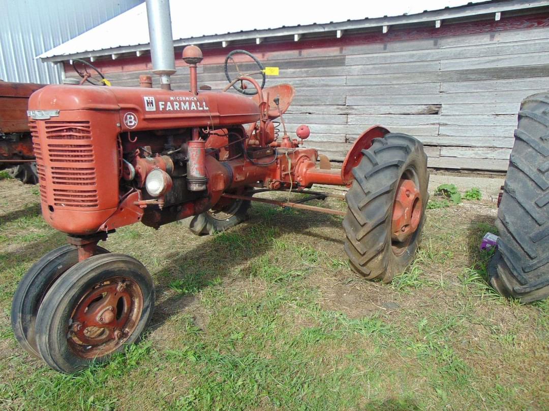 Image of Farmall B Image 0