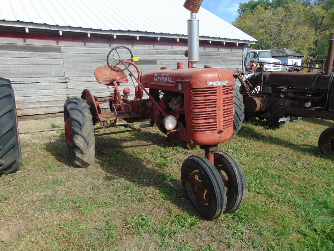 Image of Farmall B Image 1