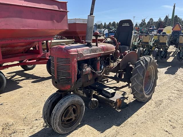 Image of Farmall B equipment image 2