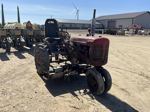 Image of Farmall B equipment image 1