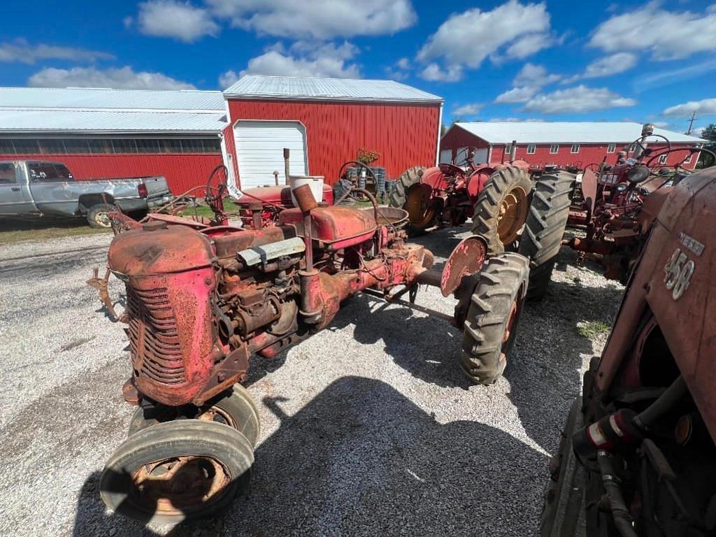 Image of Farmall B Image 1