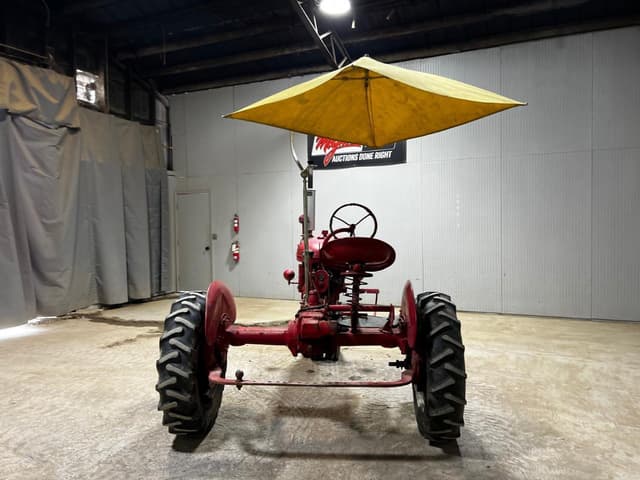 Image of Farmall B equipment image 3