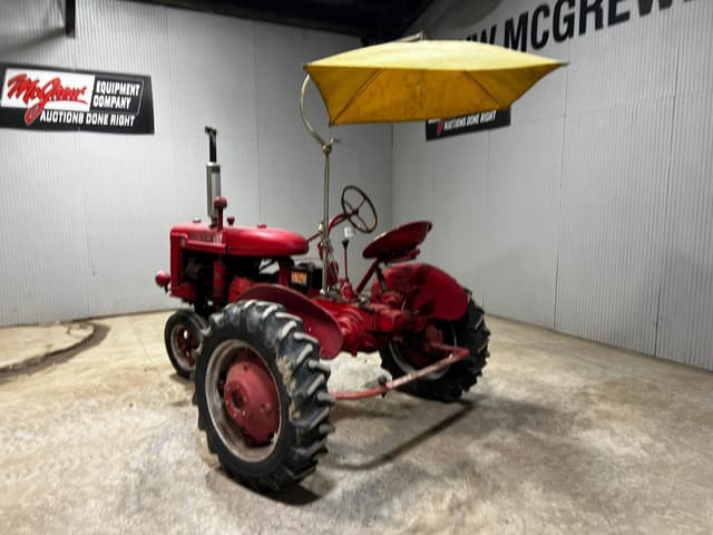 Image of Farmall B equipment image 2