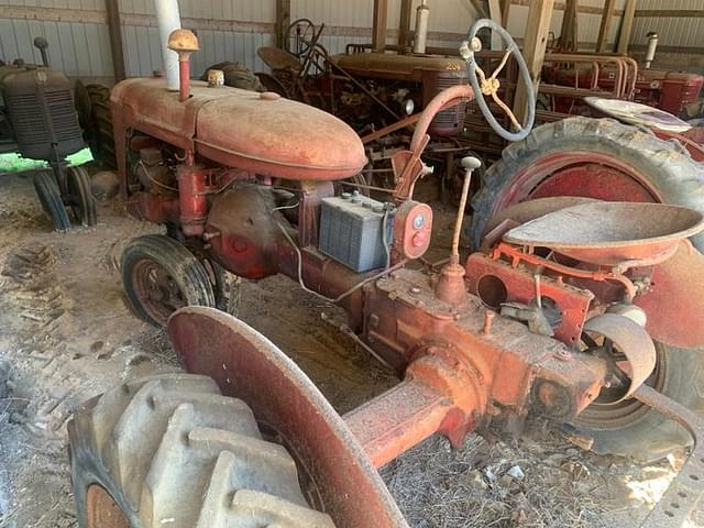 Image of Farmall B equipment image 2