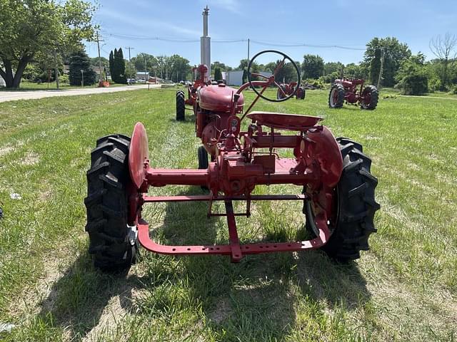 Image of Farmall B equipment image 2