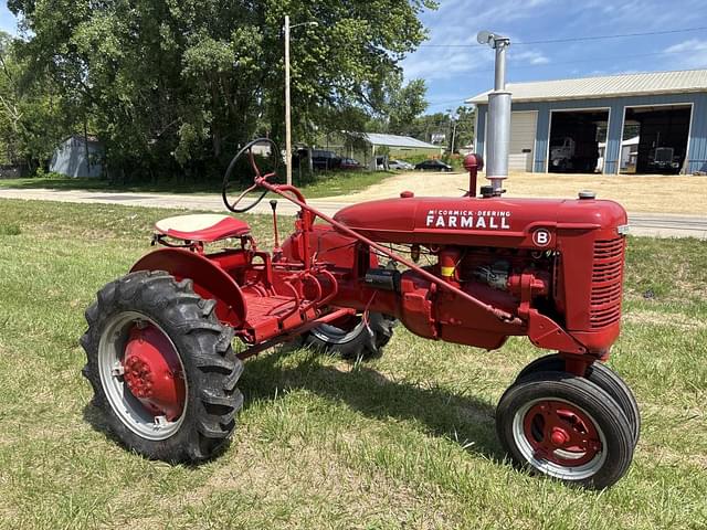 Image of Farmall B equipment image 3