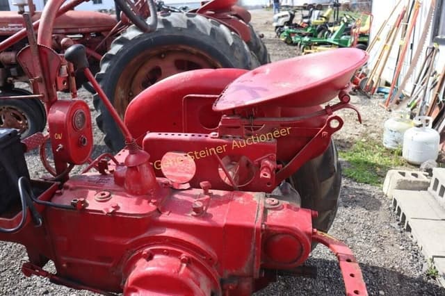 Image of Farmall B equipment image 4
