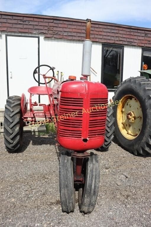 Image of Farmall B equipment image 1