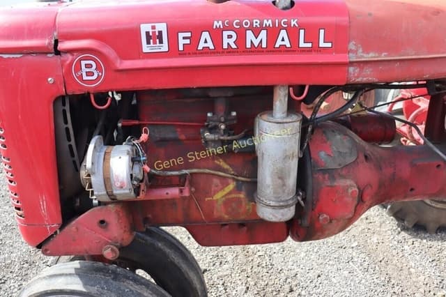 Image of Farmall B equipment image 3