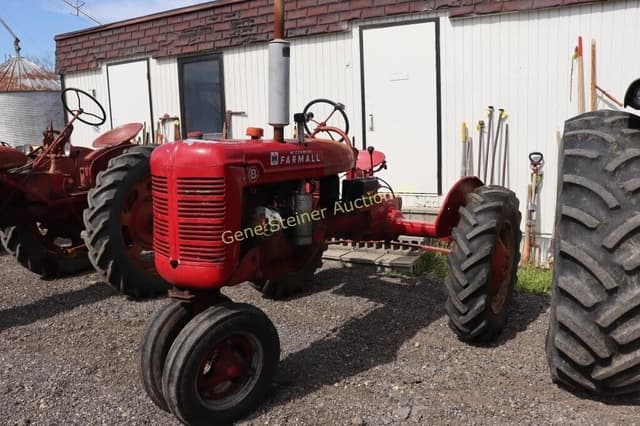 Image of Farmall B equipment image 2