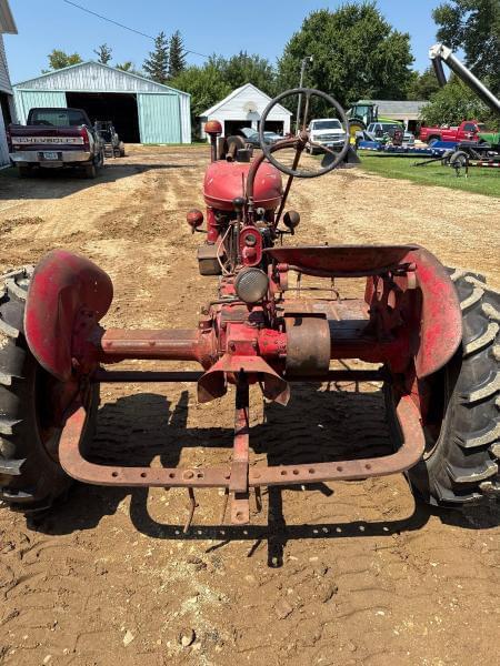 Image of Farmall B equipment image 3
