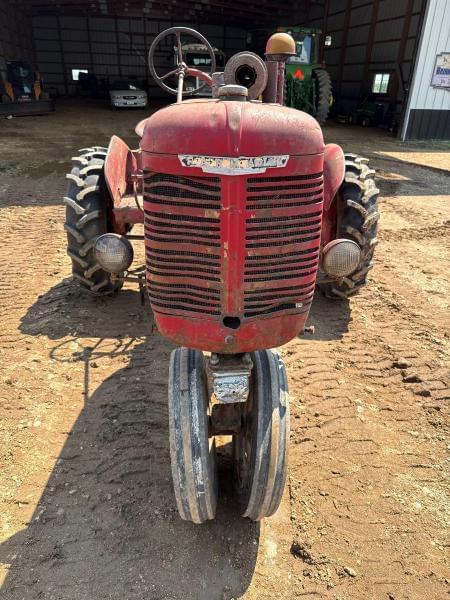 Image of Farmall B equipment image 1