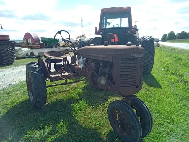 Image of Farmall B equipment image 3