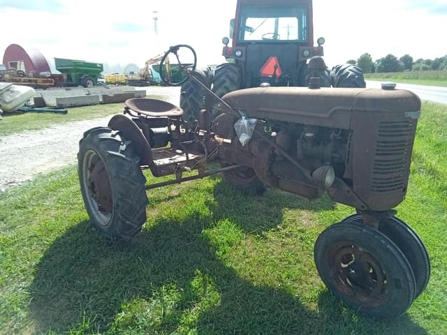 Image of Farmall B equipment image 2
