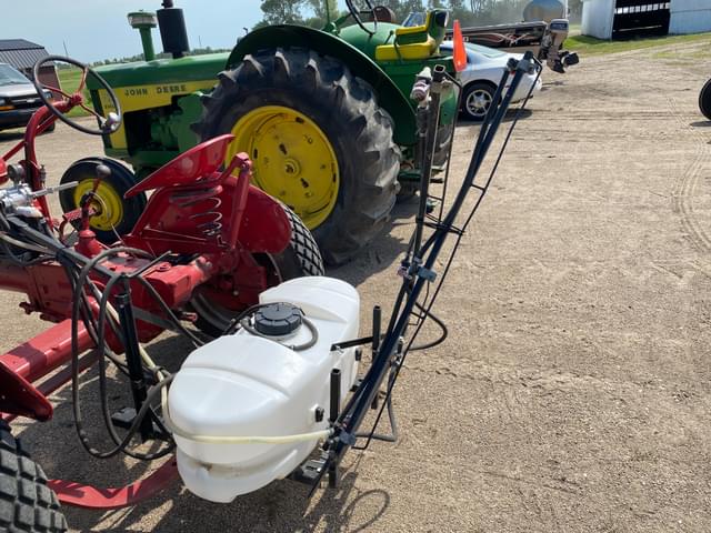 Image of Farmall B equipment image 4
