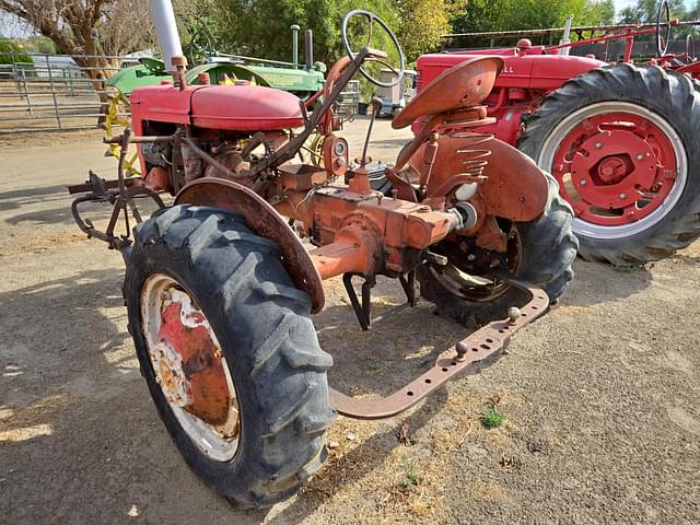 Image of Farmall B equipment image 4