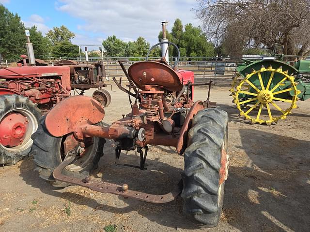 Image of Farmall B equipment image 3