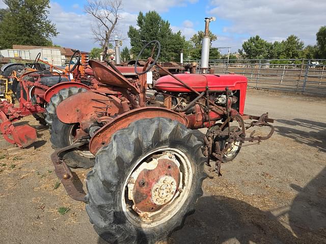 Image of Farmall B equipment image 2