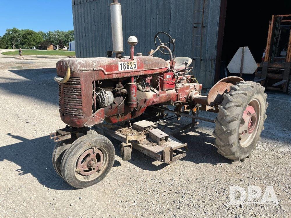 Main image Farmall B