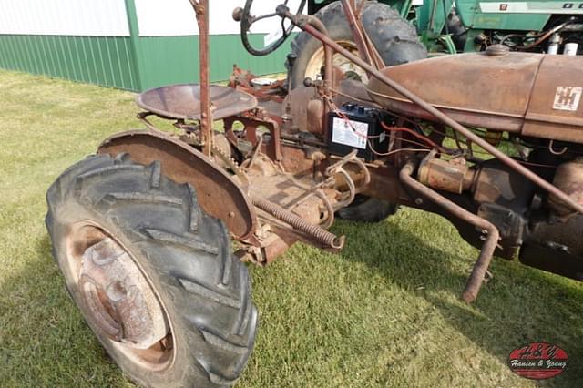 Image of Farmall B equipment image 2