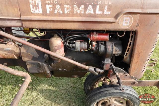 Image of Farmall B equipment image 3