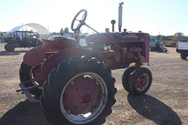 Image of Farmall B equipment image 2