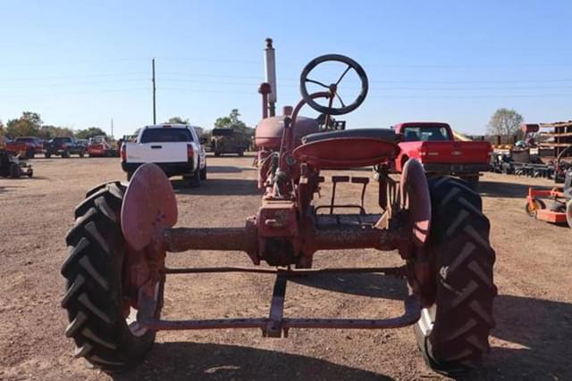 Image of Farmall B equipment image 4