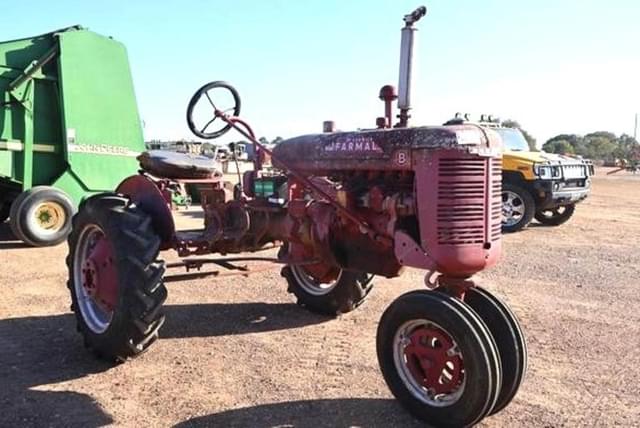 Image of Farmall B equipment image 1