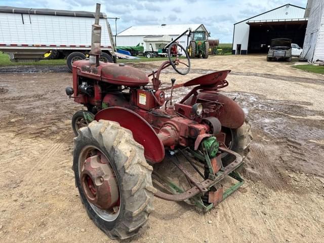 Image of Farmall B equipment image 2