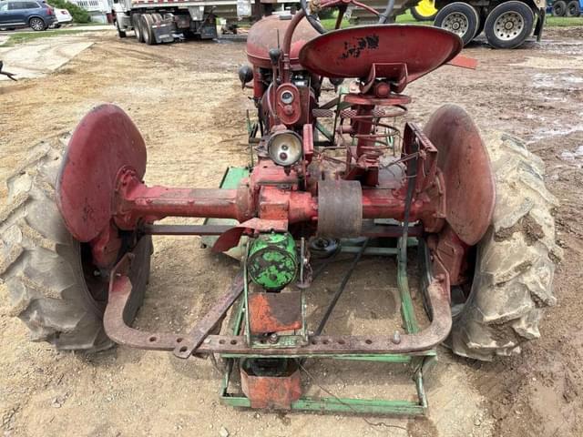 Image of Farmall B equipment image 3