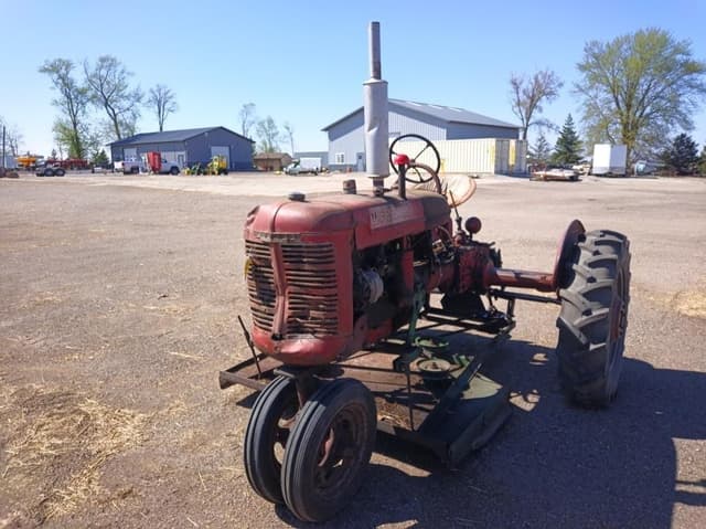 Image of Farmall B equipment image 1