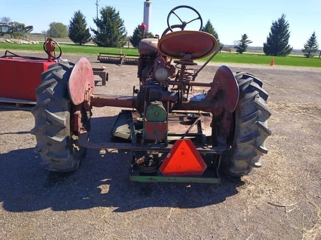 Image of Farmall B equipment image 4