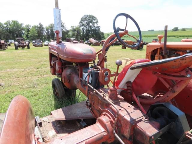 Image of Farmall B equipment image 4