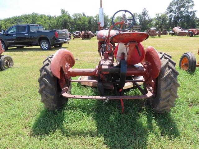 Image of Farmall B equipment image 3