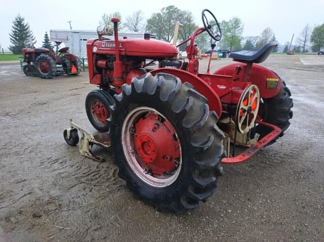 Image of Farmall B equipment image 2