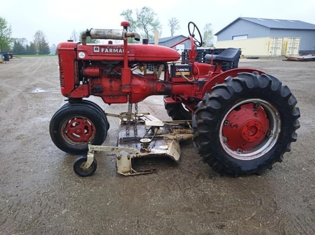 Image of Farmall B equipment image 1