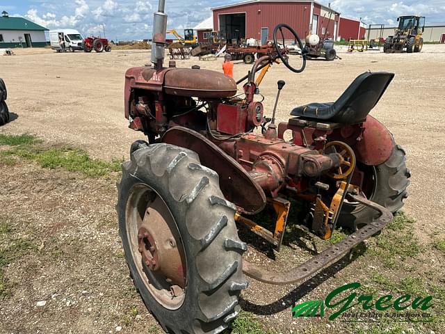 Image of Farmall B equipment image 2