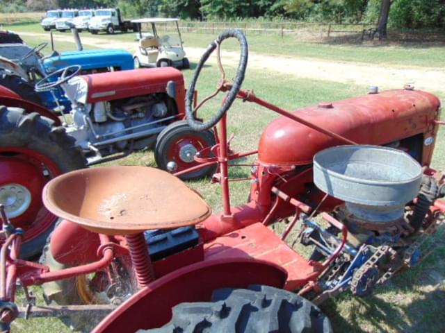 Image of Farmall Cub equipment image 3