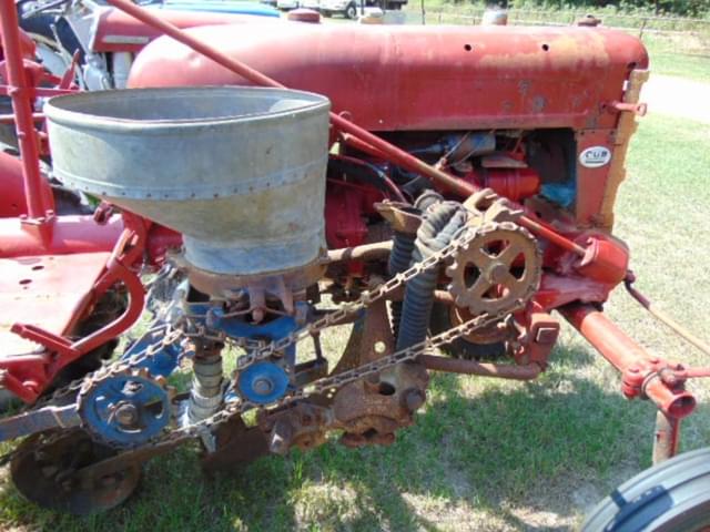 Image of Farmall Cub equipment image 4