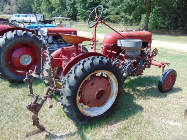 Image of Farmall Cub equipment image 1