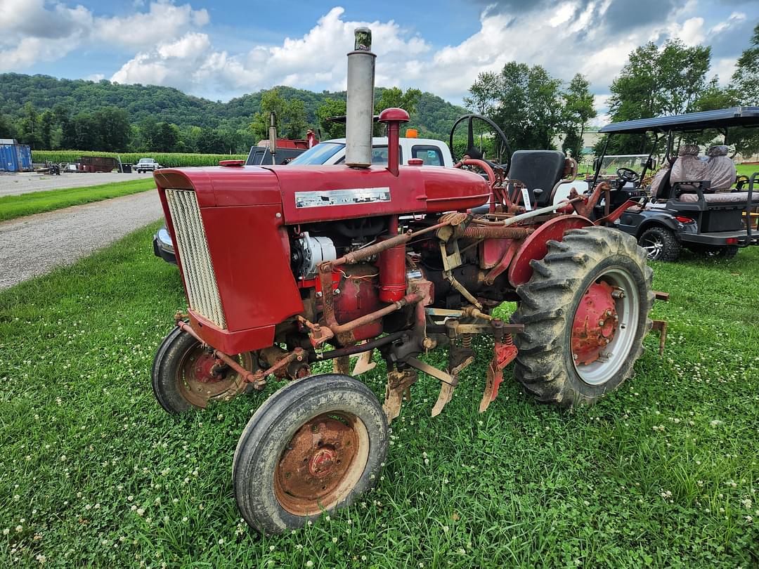 Image of Farmall 140 Primary image